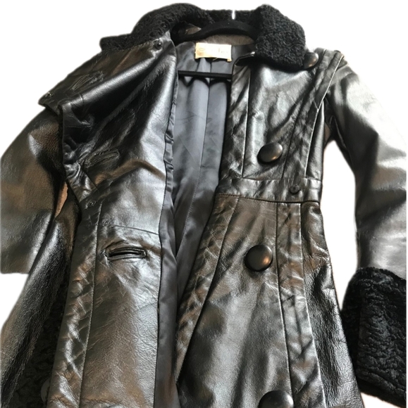 LINDE'S • Vintage Persian Fur Coat - Picture 4 of 10